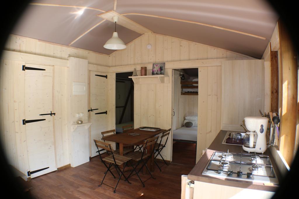 Camping Moulin De Chaules Saint-Constant Exterior photo